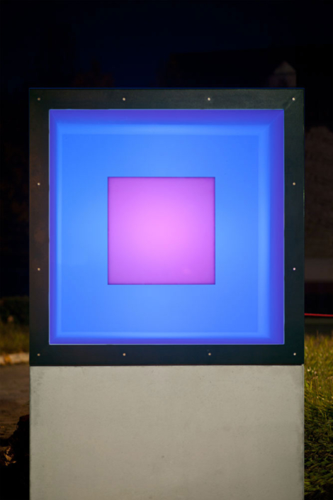 Adam Barker Mill | Colour Cube 2015_19 | LED Lichtinstallation | 2019 | Betongehäuse 216 x 126 x 126 cm cm