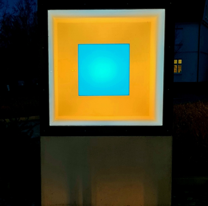 Adam Barker-Mill, Colour Cube, 2019, Lichtinstallation, Loop: 8:05 min, Foto: Rachel Volkmann